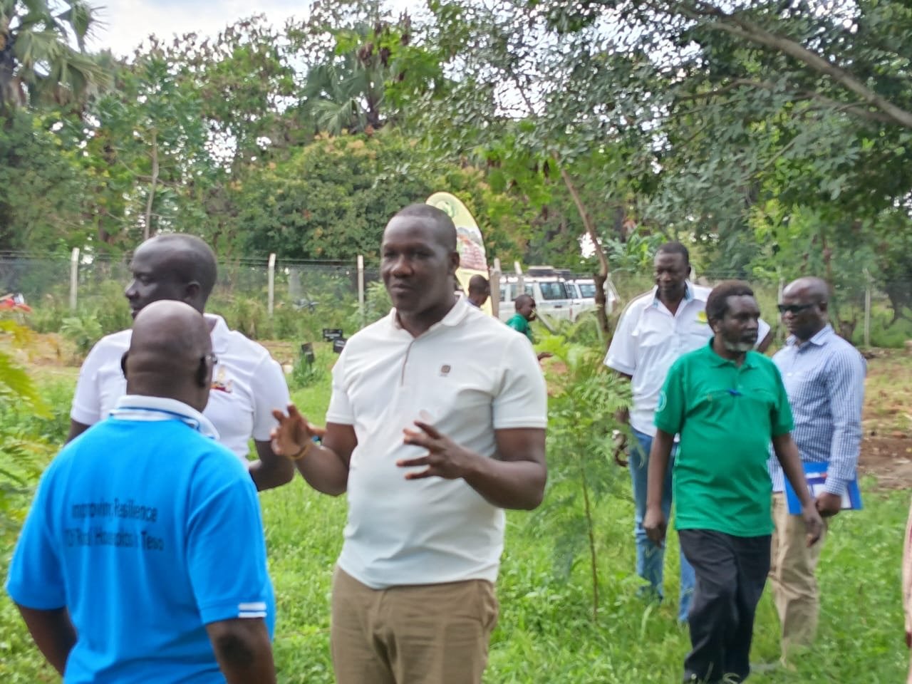 A presenter explains the field demonstration to participants at Aminit