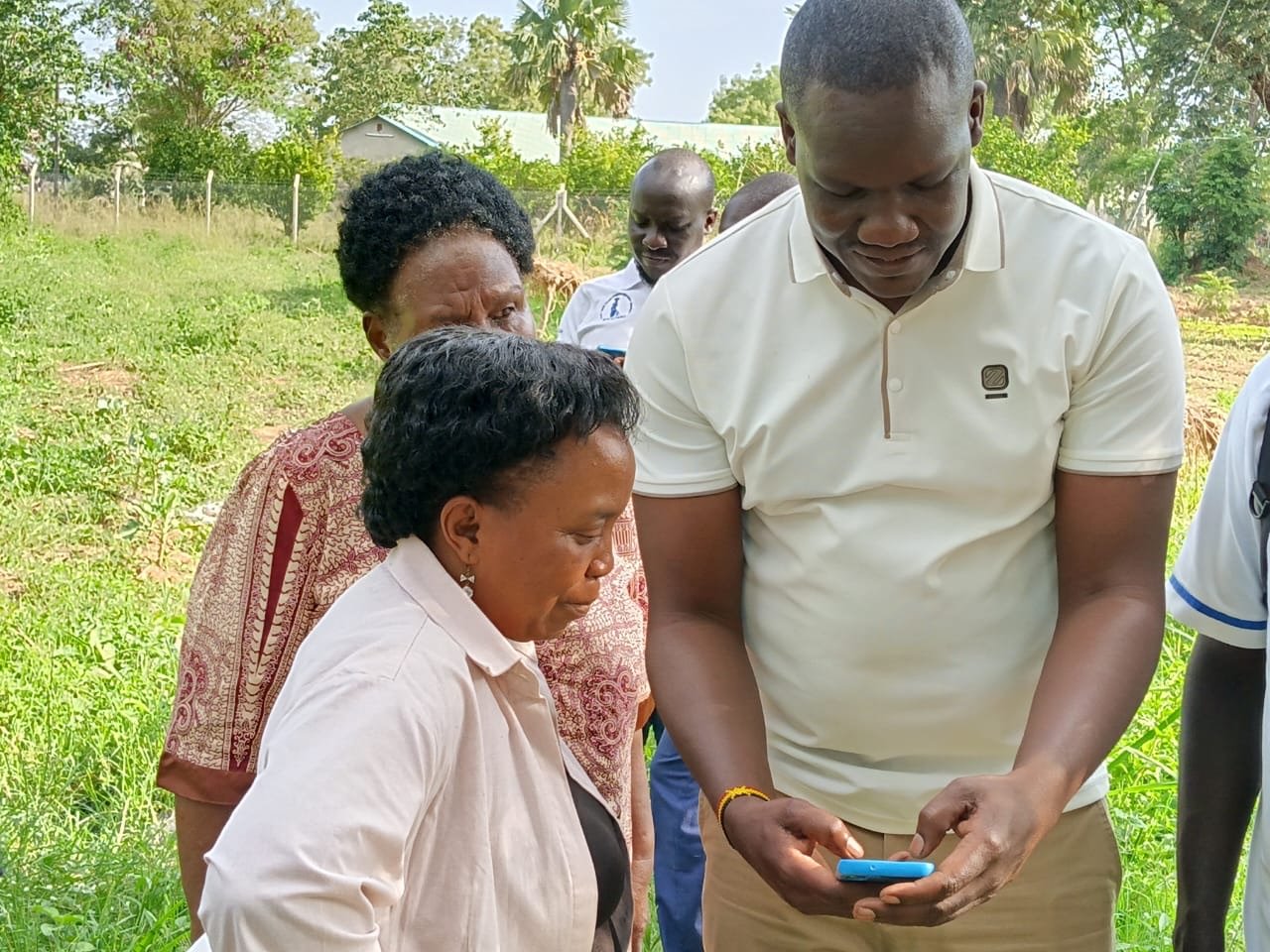 A mobile tool is demonstrated to participants in the field